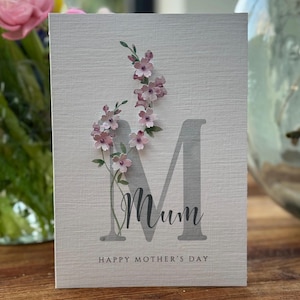 Moederdagkaart, bloemenkaart, handgemaakte kaart, speciale moeder op Moederdag. Versierd met 3D-bloemen, letter M voor moeder, op maat gemaakte kaart
