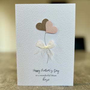 Luxus Muttertagskarte. Personalisierte Muttertagskarte. Handgemachte Karte für Mama. 3D Muttertagskarte mit blush rosa & gold glitzer Herzen