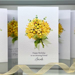 Cartão de aniversário de girassol para amigo, cartão de aniversário de buquê de girassol feito à mão para um amigo. Decorado com flores 3D, pedras preciosas e fita verde.