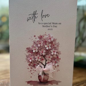 Biglietto per la festa della mamma, biglietto fatto a mano, personalizzato con la scritta 2025 Special Mum per la festa della mamma. Fiori rosa 3D, fiori di ciliegio, biglietto grazioso e delicato