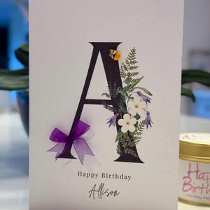 Carte d'anniversaire personnalisée, carte de petite-fille, jolie carte d'anniversaire rose, décorée à la main de papillons, de fleurs et de pierres précieuses.