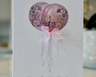 Preciosa tarjeta de cumpleaños rosa, personalizable con cualquier nombre, ideal para todas las edades. Diseño delicado en papel de lino, decorada a mano.