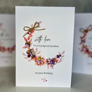 Carte d'anniversaire de grand-mère, carte d'anniversaire spéciale de grand-mère. Carte d'anniversaire de grand-mère faite main, fleurs violettes 3D, pierres précieuses, noeud de ficelle, carte pour grand-mère