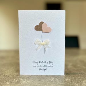 Luxe Moederdagkaart voor oma. Gepersonaliseerde Moederdagkaart. Handgemaakte kaart voor oma, 3D-blushroze en gouden glitterharten