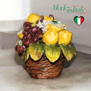 Cesta de terracota hecha a mano con limones, uvas y flores, arreglo frutal de cerámica italiana, decoración rústica mediterránea para el hogar, Italia