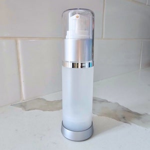 30ml Airless Pump Bottle, Reusable, Clear Cap, Matte Silver Collar, Frosted Body Width - 36.17mm  Height- 131.77mm