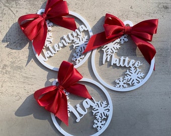 I tuoi regali di Natale sono più originali con le palline personalizzate Ogni dettaglio, dal nome inciso alla cura artigianale, rende queste decorazioni uniche e perfette per rendere il tuo