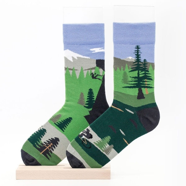 Waldtrekking Wandern Unisex Socken, lustige Socken, gemütliche Socken, Männersocken, Frauensocken, lustiges Design, verrückt, Geschenkidee, perfektes Geschenk, nicht zusammenpassend