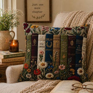 Funda de almohada floral con diseño de libro vintage, cojín decorativo estilo cottagecore, cojín de decoración literaria, regalo botánico para amantes de los libros, almohada rústica de granja. imagen 6