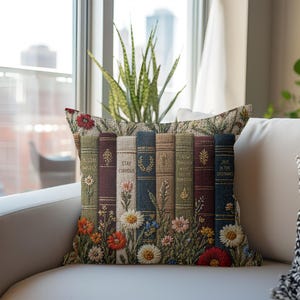 Funda de almohada floral con diseño de libro vintage, cojín decorativo estilo cottagecore, cojín de decoración literaria, regalo botánico para amantes de los libros, almohada rústica de granja. imagen 9