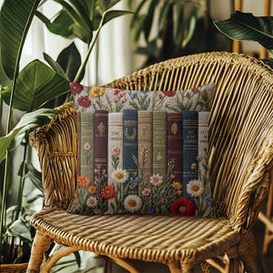Funda de almohada floral con diseño de libro vintage, cojín decorativo estilo cottagecore, cojín de decoración literaria, regalo botánico para amantes de los libros, almohada rústica de granja. imagen 7