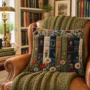 Funda de almohada floral con diseño de libro vintage, cojín decorativo estilo cottagecore, cojín de decoración literaria, regalo botánico para amantes de los libros, almohada rústica de granja. imagen 5