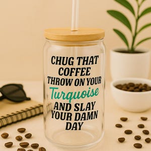 Vaso de café helado personalizado: lata de vidrio personalizada con pajita, regalo con frase divertida para amantes del café.