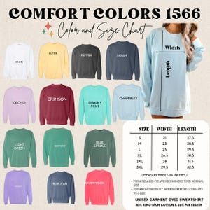 K&ouml;nnte beinhalten: Farbkarte f&uuml;r Unisex-Garment-Dye-Sweatshirts in verschiedenen Farben, darunter Wei&szlig;, Butter, Pfeffer, Denim, Orchidee, Scharlachrot, Kreideminze, Chambray, Hellgr&uuml;n, Seefoam, Blauer Fichten, Violett, Jeansblau und Wassermelone. Die Karte enth&auml;lt auch eine Gr&ouml;&szlig;entabelle mit Ma&szlig;en in Zoll f&uuml;r die Gr&ouml;&szlig;en S, M, L, XL, 2XL und 3XL. Der Text "COMFORT COLORS 1566" befindet sich oben auf der Karte.