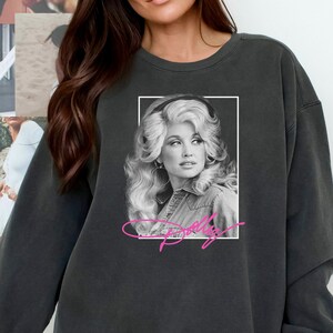 Retro Dolly Parton Sweatshirt, Dolly Country Music, Country Music Sweatshirt, Dolly Parton Signature, Dolly Parton Hoodie, Comfort Colors