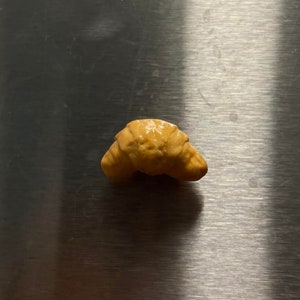 Croissant Magnet