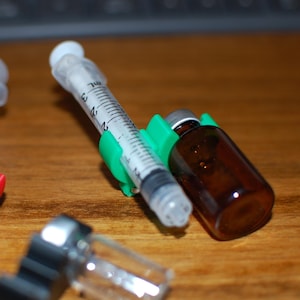 3 mL Syringe & Vial Universal Snap Holder Keychain. Great for critical care, EMS, paramedics, nurses, hospital, healthcare, meds, and more