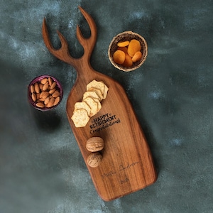 Tabla de quesos de nogal personalizada, regalo de jubilación, decoración rústica de cocina, regalo de jubilación para mujeres, despedida corporativa, regalo de despedida para hombres