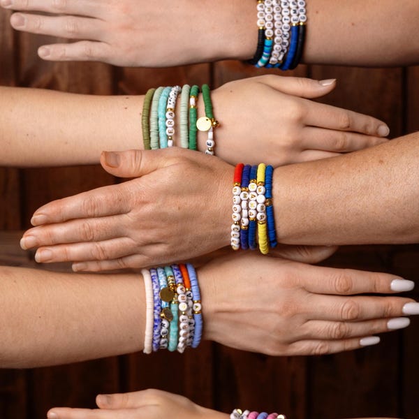 Bracelets personnalisés avec prénom en perles Bracelets de mots personnalisés en perles, bijoux faits main, bracelets d'amitié, bracelets de Noël personnalisés