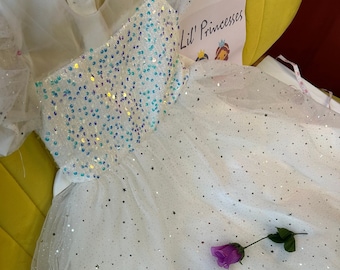 Déguisement princesse Elsa pour fille en blanc, robe pour cosplay d'Elsa, robe d'anniversaire blanche, cadeau de déguisement fille pour fille robe à fleurs