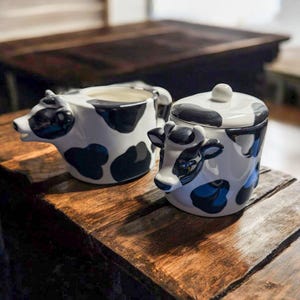 Vintage Holstein Cow Creamer & Sugar Bowl Set – Ceramic Black and White Farmhouse Kitchen Decor – Cow Pitcher with Lid – Cute Gift Idea