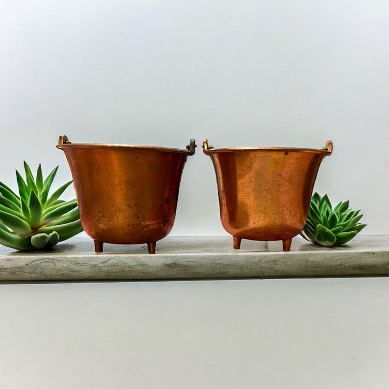 Set of 2 Handcrafted Legged Copper Mini Cauldrons Rustic Planters for Home Decor zdjęcie 1