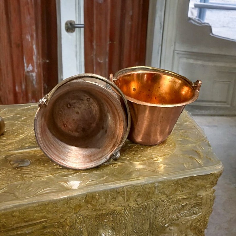Set of 2 Handcrafted Legged Copper Mini Cauldrons Rustic Planters for Home Decor zdjęcie 3