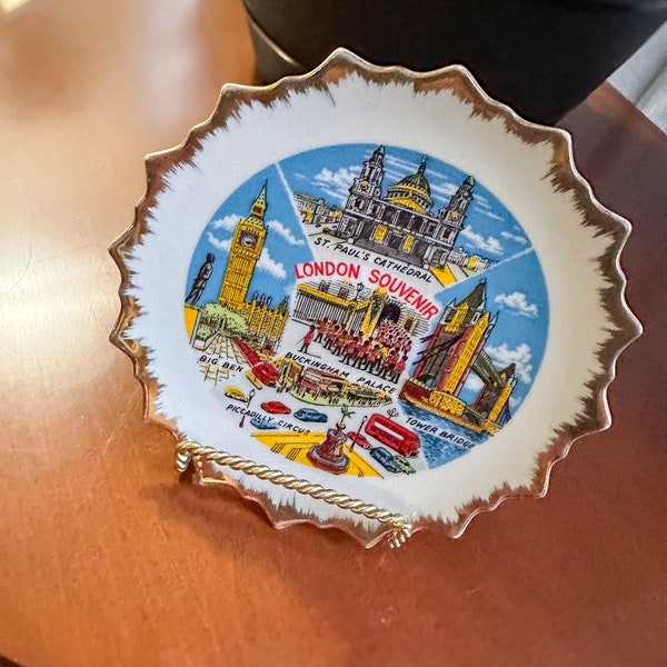 Vintage London England Collectible Plate - Landmarks Decorative Souvenir for Travel Enthusiasts - City Collector Gift