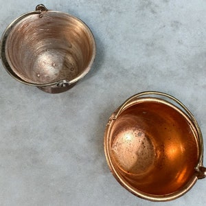Set of 2 Handcrafted Legged Copper Mini Cauldrons Rustic Planters for Home Decor zdjęcie 8