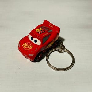 Disney CARS Lightning McQueen Nyckelring Anpassad Samlarfigur Hot Wheels Matchbox Ryggsäck Tillbehör