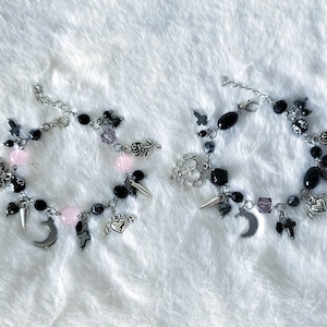 Charm ""Wairua"" Armband Alternativ Gothic Kreuz Engel Teufel Herz Flügel Mond Anhänger Accessoire mit Hämatit Perlen."