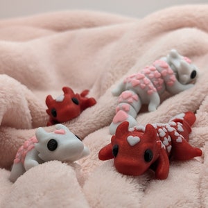 Baby Love Dragon, 3D Printed Articulated Flexible Fidget Toy Sensory Pet Cute 3D Print Mini Gift Idea, Valentine's Gift