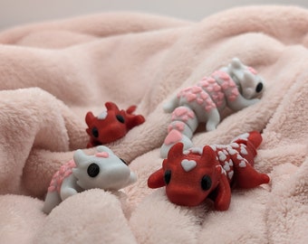 Baby Love Dragon, 3D Printed Articulated Flexible Fidget Toy Sensory Pet Cute 3D Print Mini Gift Idea, Valentine's Gift