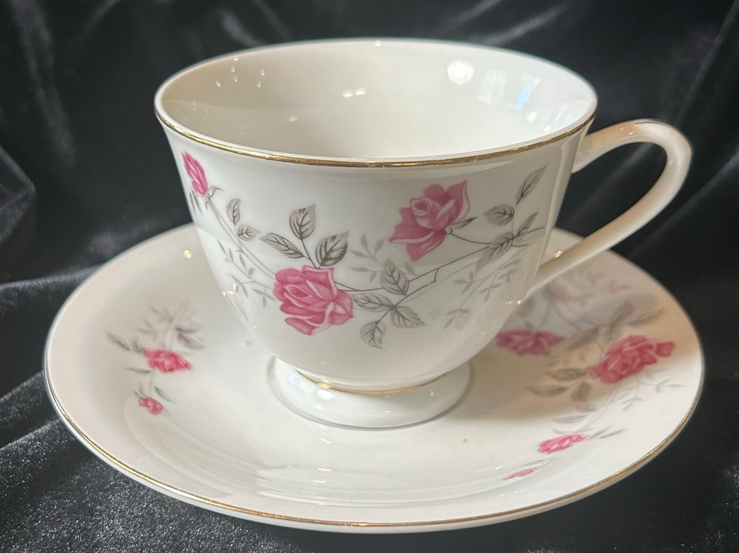 Vintage Red Rose Tea Cups and Saucer 7 Sets Etsy