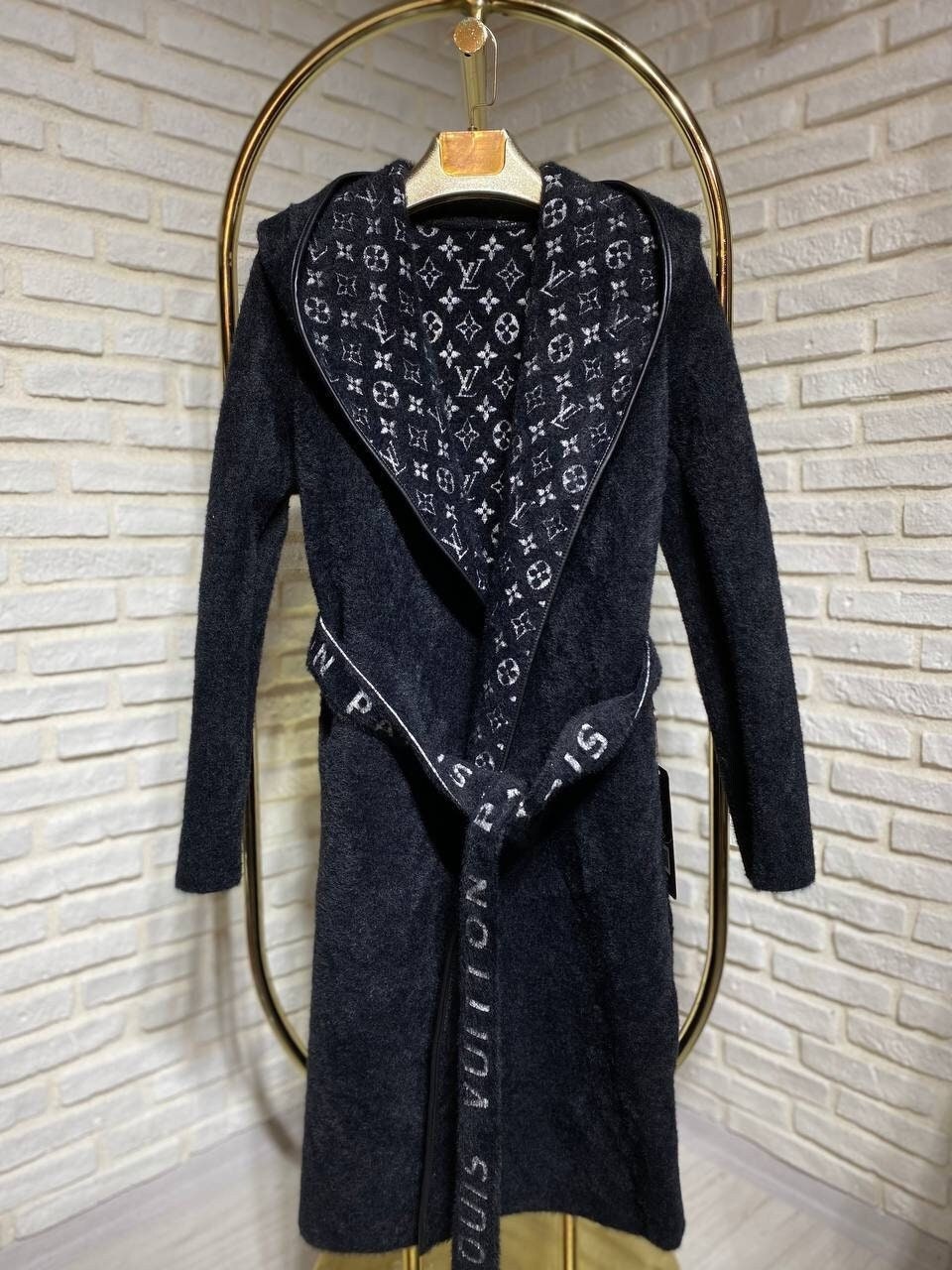 Louis Vuitton Monogram Jacquard Puffer Wrap Coat BLACK. Size 38
