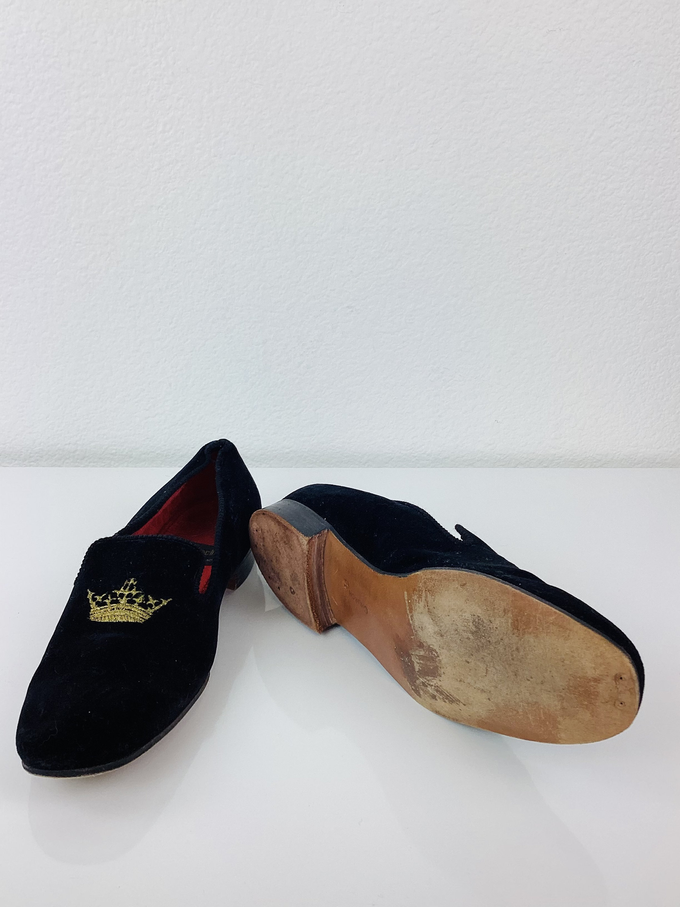 Vintage BLACK VELVET CHURCH Gold Metallic Crown Embroidered Vintage BLACK VELVET CHURCH Gold Metallic Crown Embroidered