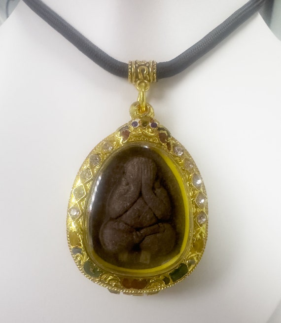 Vintage Pidta close eye Thai Buddha Amulet Pendant