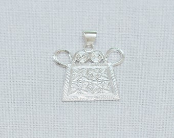 Silver Phiaj or soul lock pendant