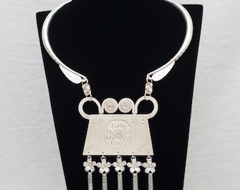 モン族の五層シルバーネックレス「シャウブ」｜山岳民族のネックレス