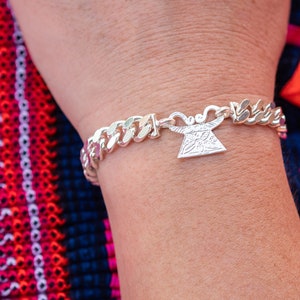Silver Cuban Chain Link Bracelet with Phiaj Pendant (Soul Lock Pendant)