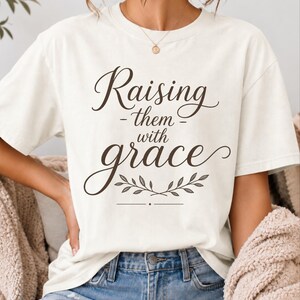 優雅に育てようTシャツ｜スクリプトフローラルタイポグラフィシャツ｜母の日ギフトTシャツ