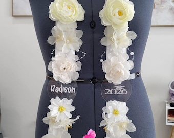 Guirnalda floral de graduación, banda floral de graduación, banda personalizada con nombre y año, guirnalda de flores artificiales