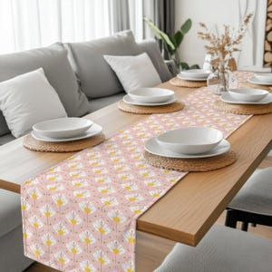 Abstract Floral Table Runner with Matching Placemat, Pink Daisy Pattern TableCloth, Modern Spring Kitchen Dining Table Decor
