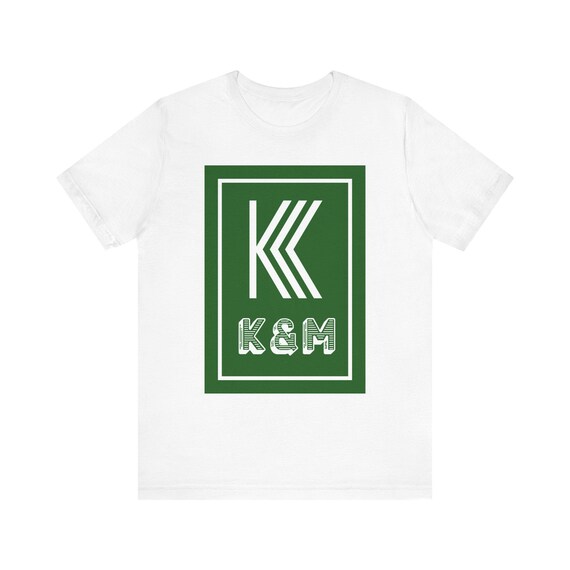 Casual Graphic Tee with K&M Design, Unisex Short Sleeve Shirt, Trendy Casual Wear, Perfect for Gift-giving, Everyday Outfits
