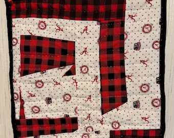 Handcrafted Cotton Wall Quilt, Red Plaid Decor (24x20 inches)
