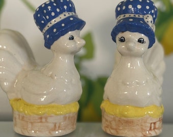 Vintage Ceramic Handpainted Hens With Bonnets On Nests Salt and Pepper Shakers With Original Stoppers