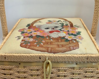 vintage panier à couture Eatons avec chaton rembourré sur le dessus Parfait état, intérieur et extérieur fabriqué à Taiwan avec pattes