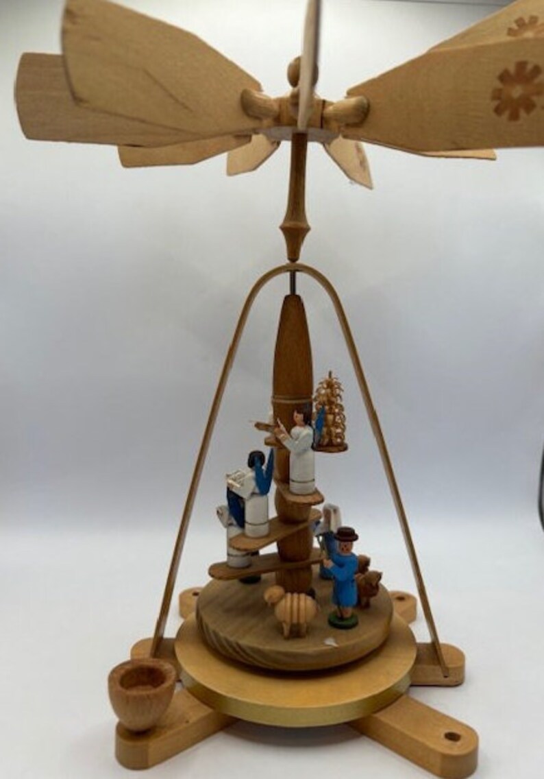 1tier Pyramid by Richard Glässer Made in Germany 4 Singing Angels and