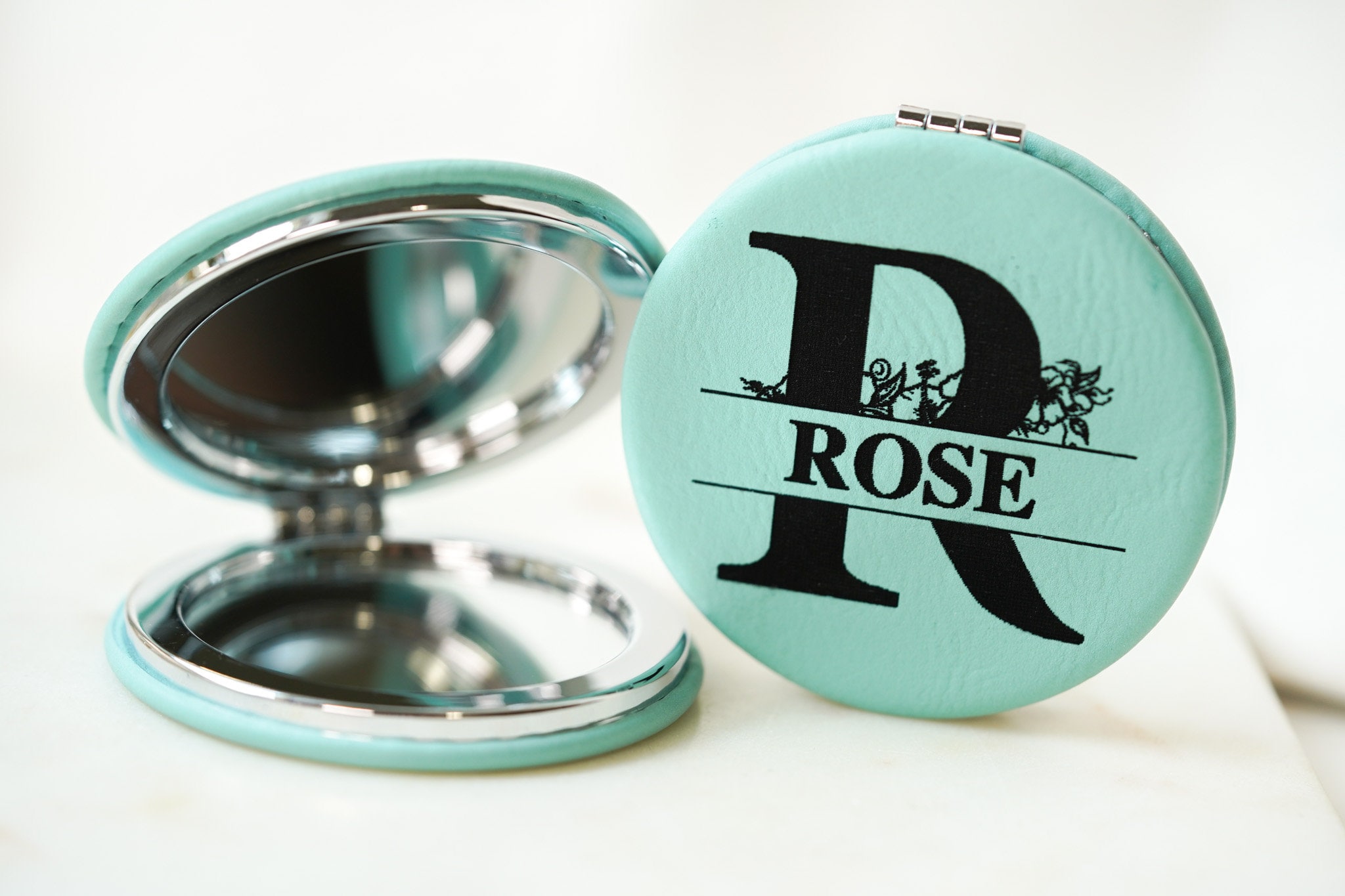 Personalisierter Taschenspiegel, kleiner runder Spiegel, kompakter Reisespiegel, individuelle Geschenke für sie, personalisierter Spiegel, Vergrößerungs-Kompaktspiegel