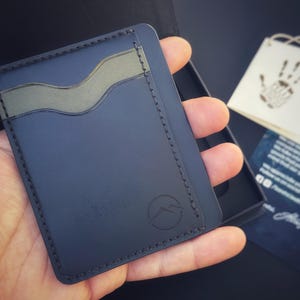 Cartera minimalista de cuero, tarjetero hecho a mano, piel buttero italiana, cartera fina, regalo para él, cartera Oliva negra